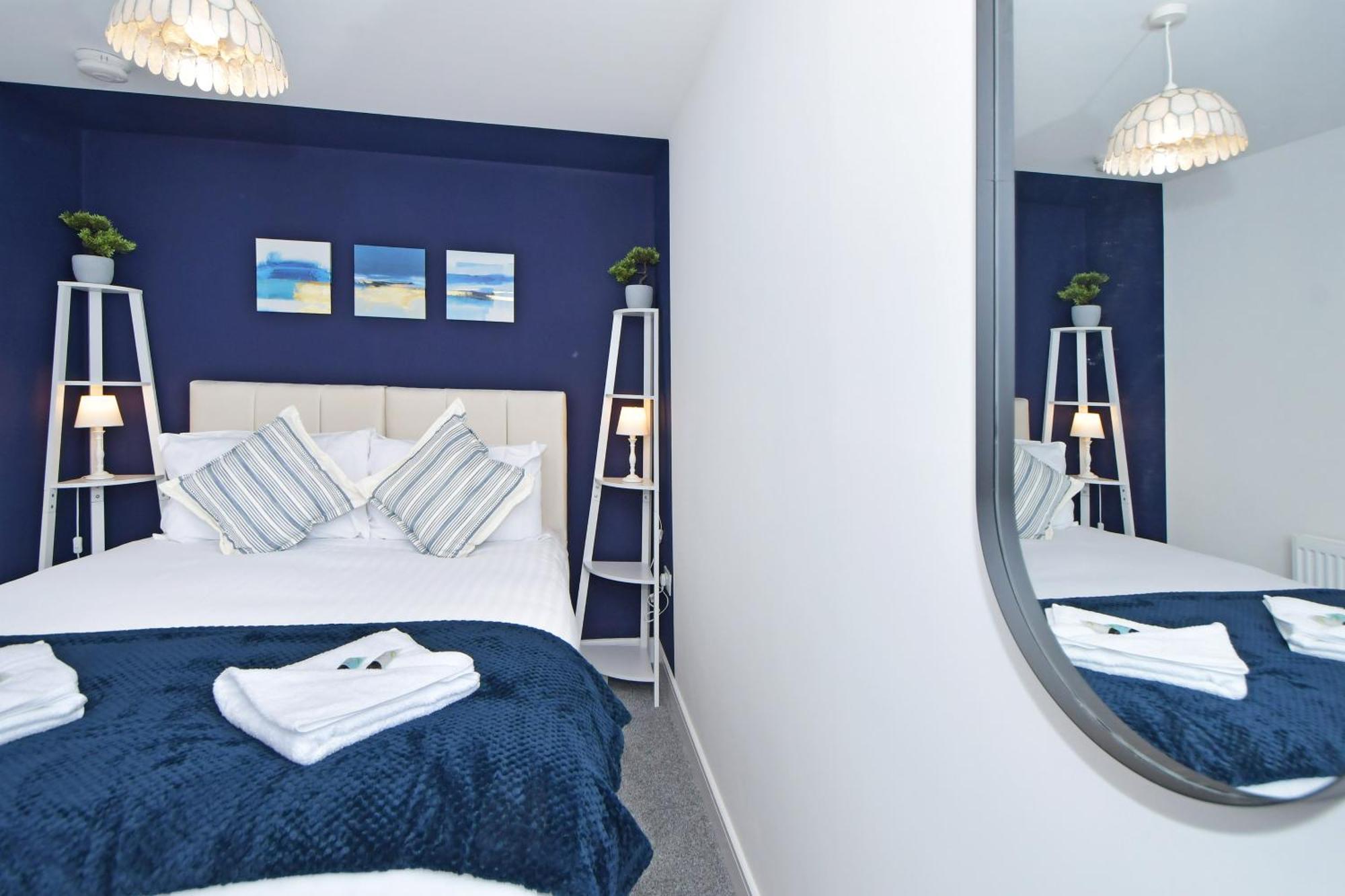 Sapphire Apartments By Yourstays - Luxury 2 Bedroom Apartments In Крю Екстер'єр фото