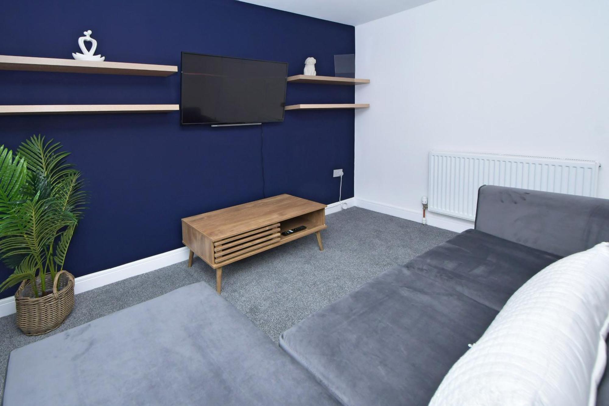Sapphire Apartments By Yourstays - Luxury 2 Bedroom Apartments In Крю Екстер'єр фото