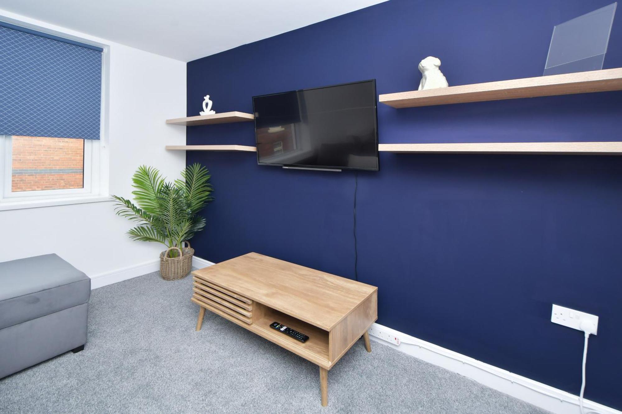 Sapphire Apartments By Yourstays - Luxury 2 Bedroom Apartments In Крю Екстер'єр фото