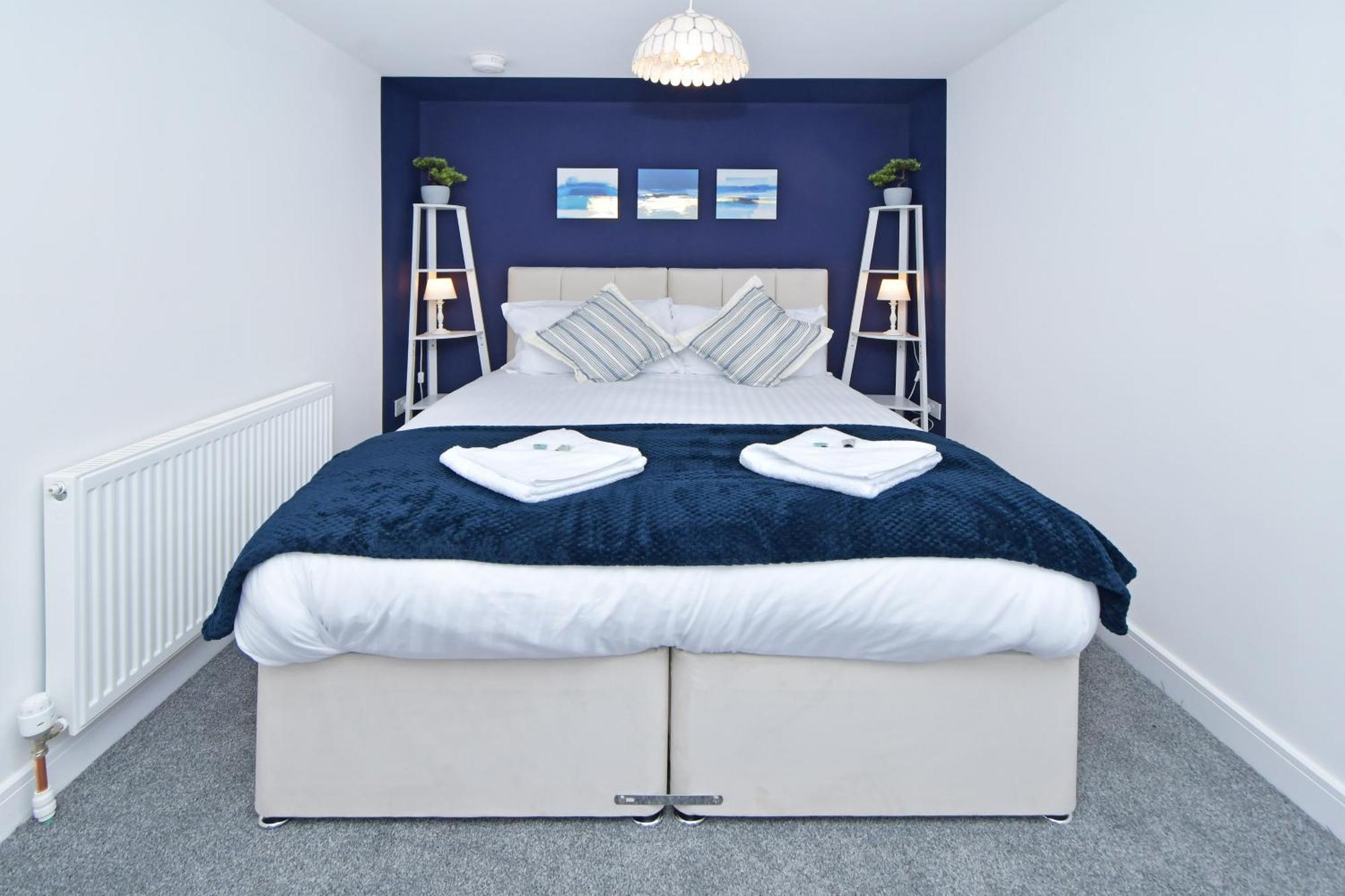Sapphire Apartments By Yourstays - Luxury 2 Bedroom Apartments In Крю Екстер'єр фото