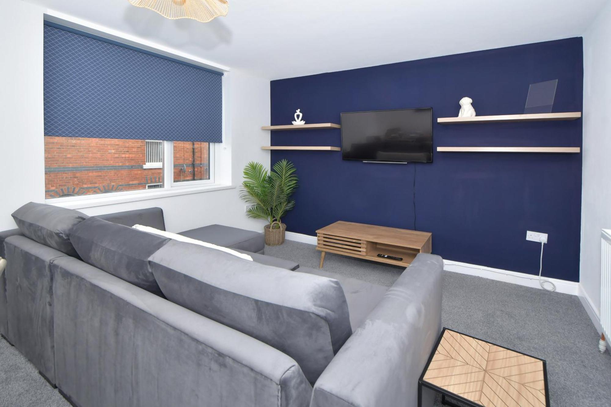 Sapphire Apartments By Yourstays - Luxury 2 Bedroom Apartments In Крю Екстер'єр фото