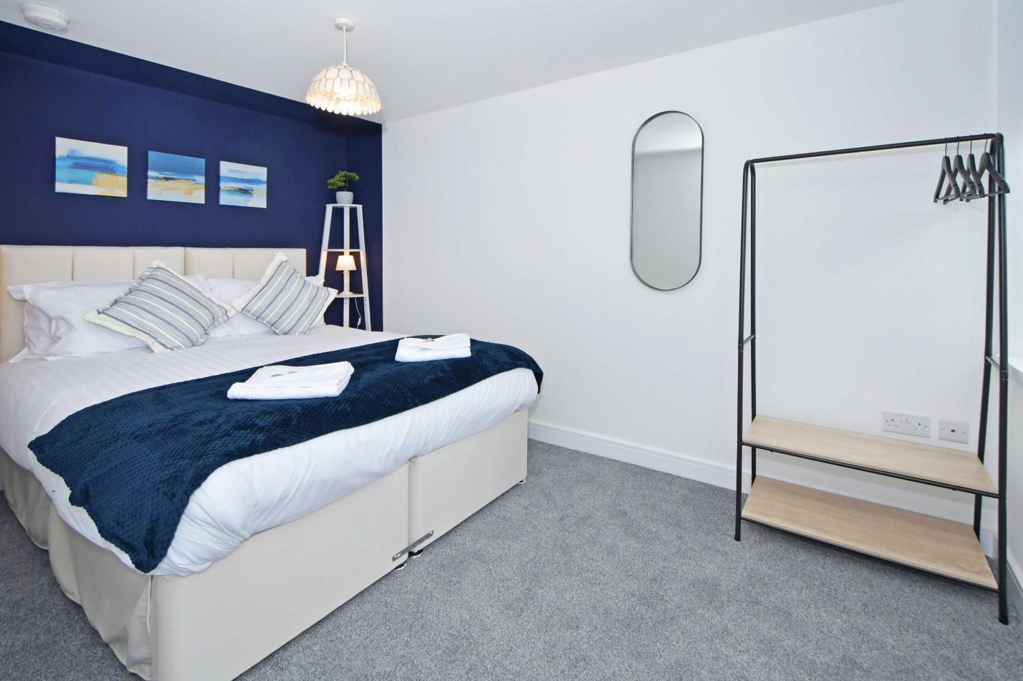 Sapphire Apartments By Yourstays - Luxury 2 Bedroom Apartments In Крю Екстер'єр фото