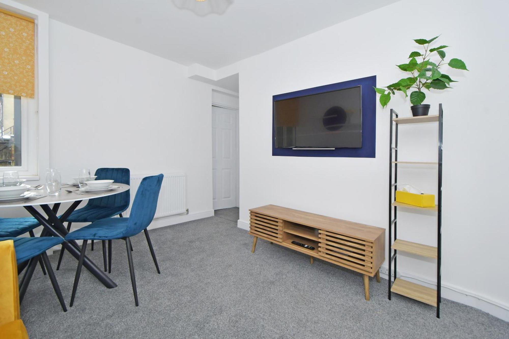 Sapphire Apartments By Yourstays - Luxury 2 Bedroom Apartments In Крю Екстер'єр фото