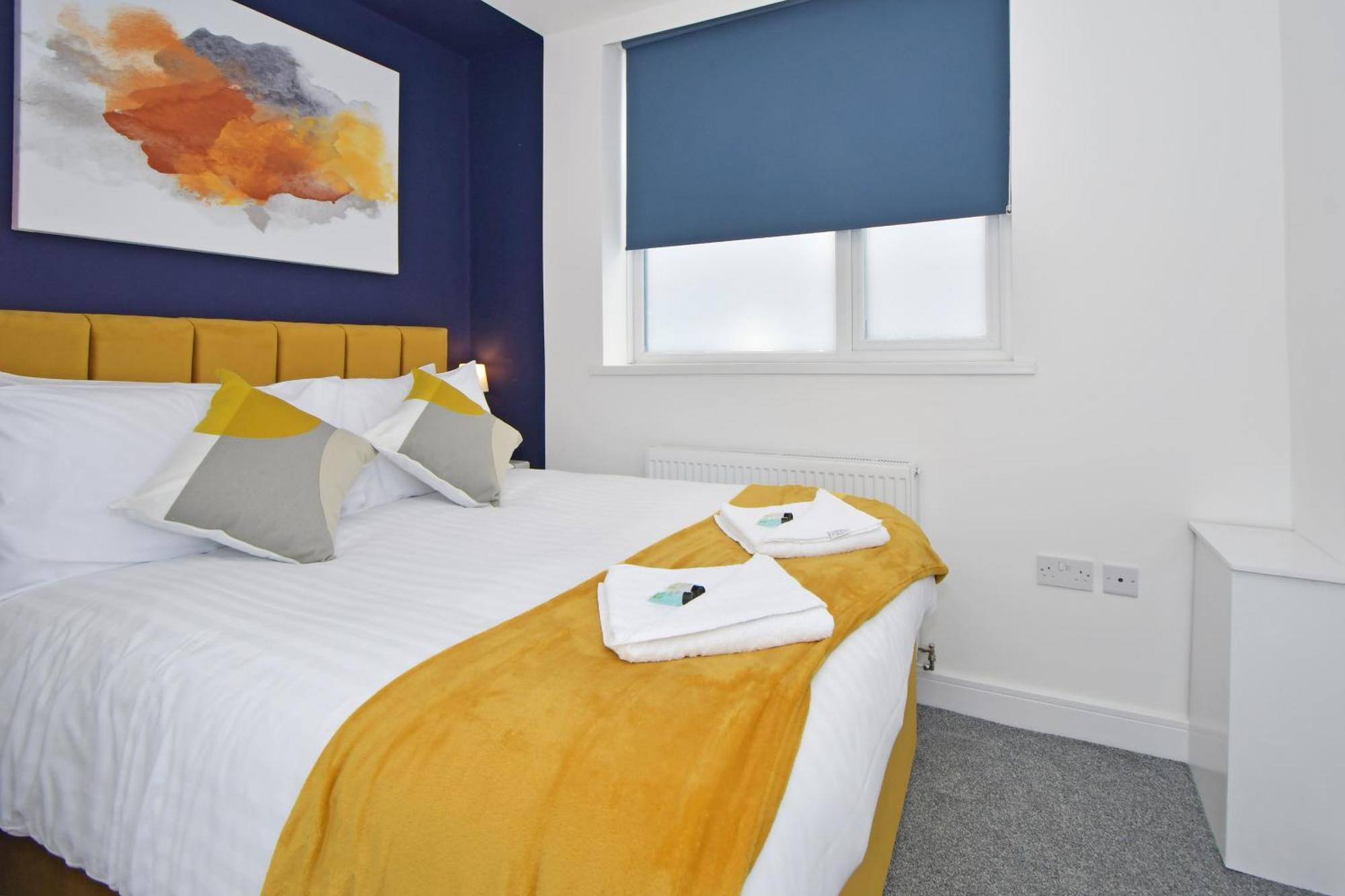 Sapphire Apartments By Yourstays - Luxury 2 Bedroom Apartments In Крю Екстер'єр фото
