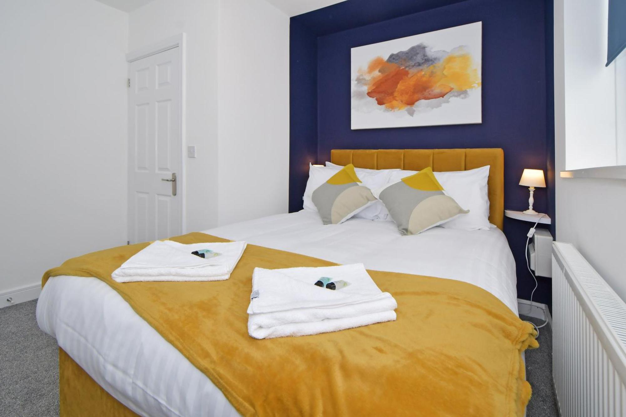 Sapphire Apartments By Yourstays - Luxury 2 Bedroom Apartments In Крю Екстер'єр фото
