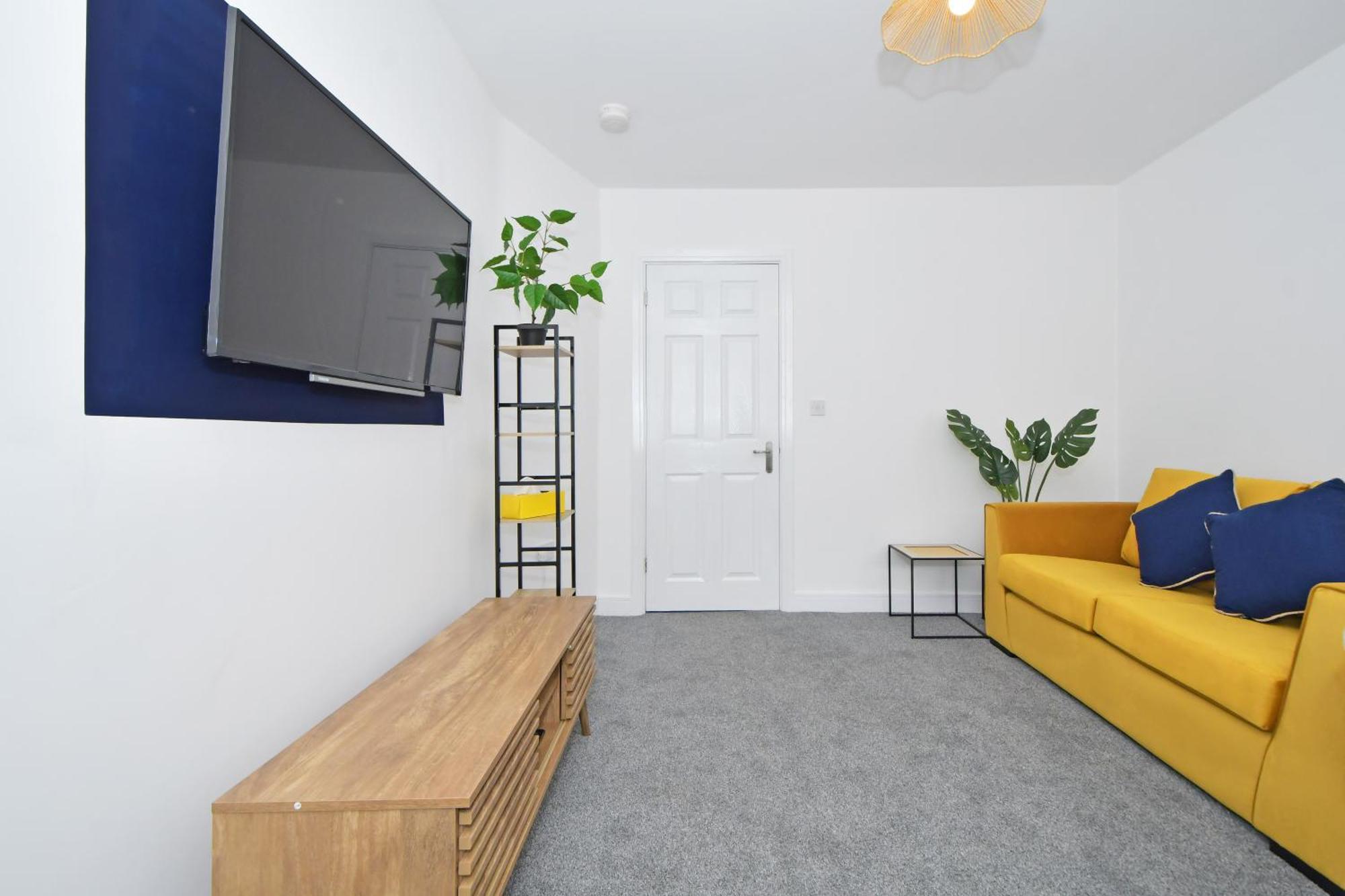 Sapphire Apartments By Yourstays - Luxury 2 Bedroom Apartments In Крю Екстер'єр фото